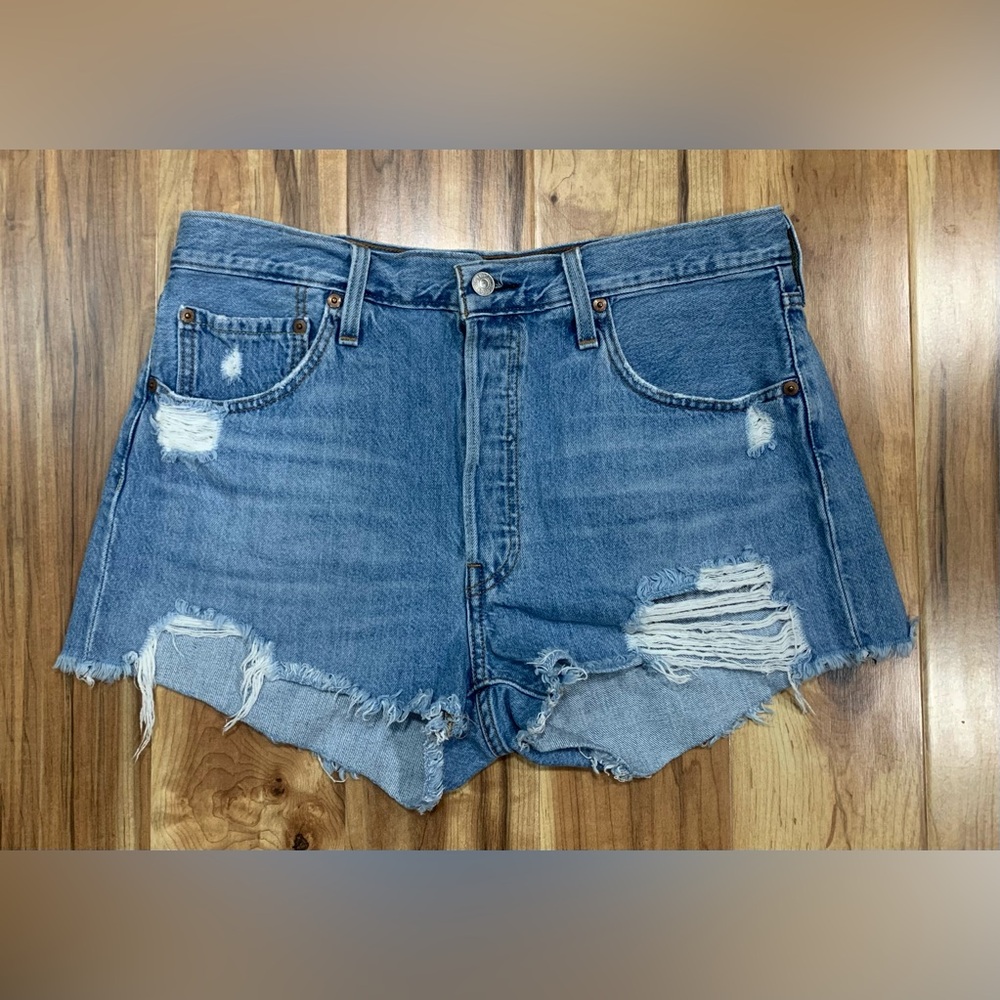 Levi’s 501 Denim Shorts Button Fly Cut Off Frayed SZ 32 Distressed Light Wash